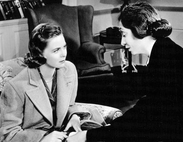 Dorothy McGuire (left) and Aline MacMahon in Reward Unlimited (1944)