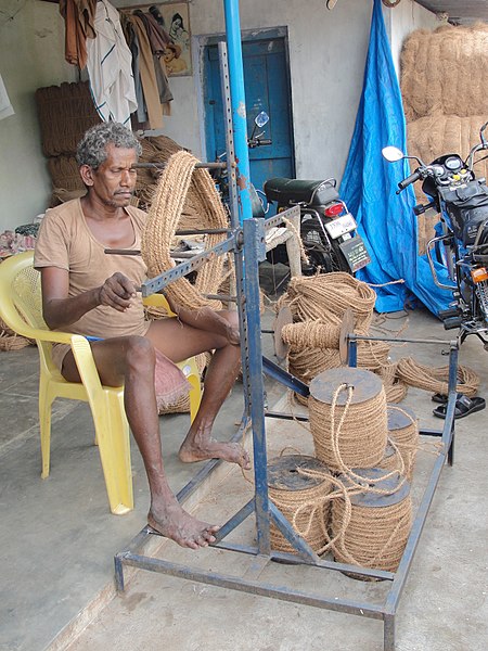 File:Rewinding of coconut coir pith rope.jpg