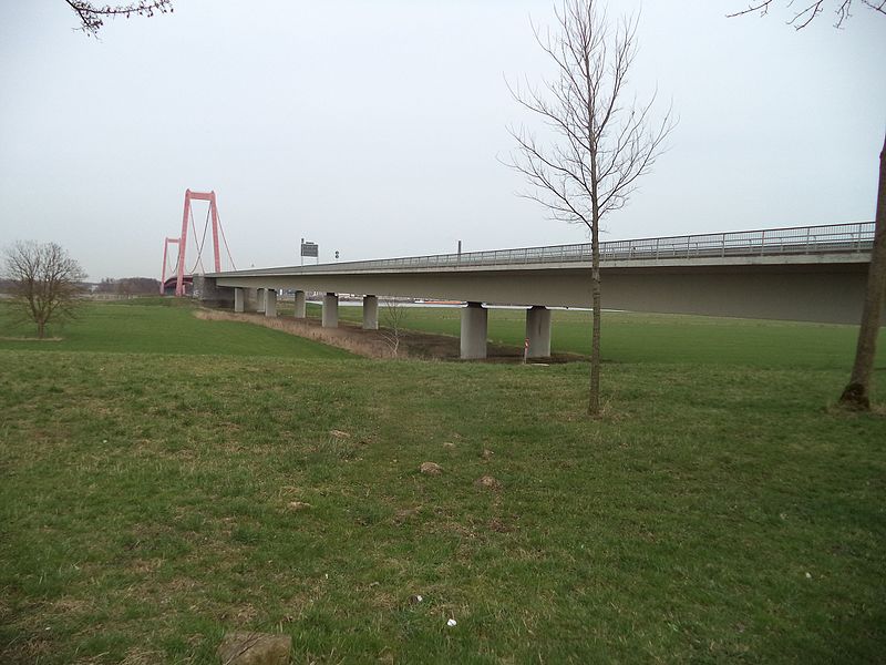 File:Rhine-Emmerich bridge 02550.JPG