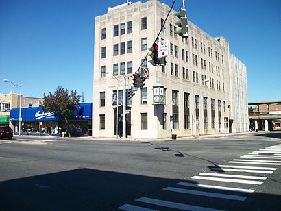 How to get to Rockville Centre Public Library with public transit - About the place