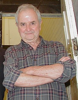 Rodney Bewes 2004 (cropped)