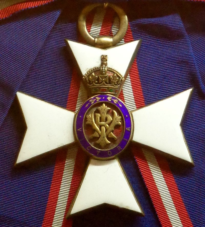 Награды: ордена, медали - Страница 5 800px-Royal_Victorian_Order_grand_cross_badge_%28United_Kingdom%29_-_Tallinn_Museum_of_Orders