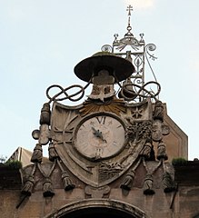 The clock with salamander in the Courtyard of the Well S. spirito in sassia, cortile del pozzo, orologio con salamandra 02.JPG