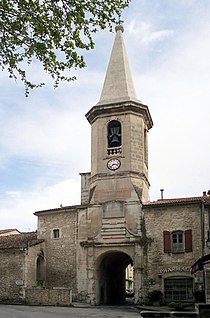 Der Glockenturm der Kirche Saint-Didier