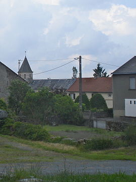Saint-Goussaud (Creuse Fr), vue du village.JPG