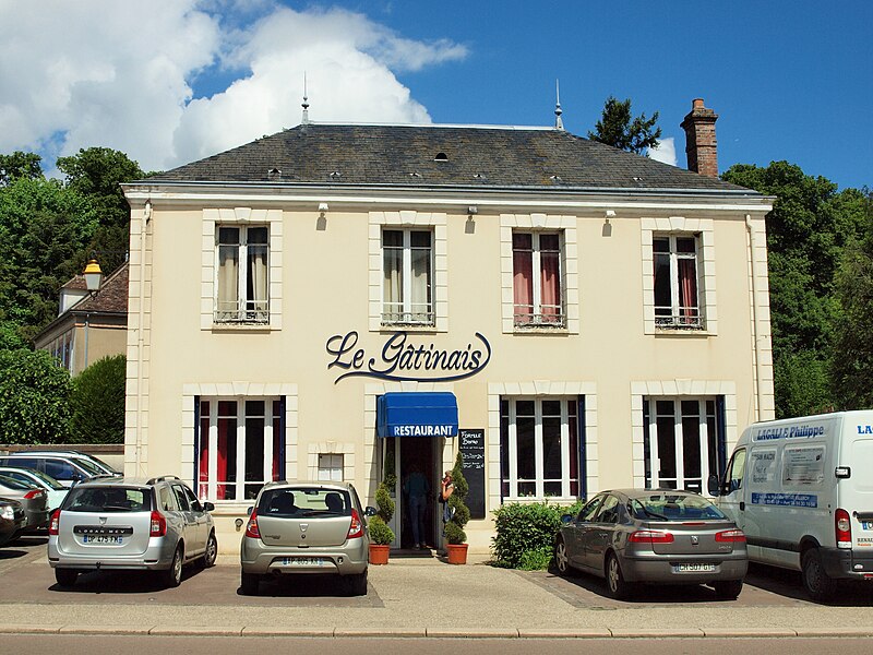 File:Saint-Valérien-FR-89-restaurant Le Gatinais-a1.jpg