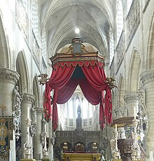 Free-hanging baldachin as a ciborium over the altar of Saint Gummarus in Lier Sanctus Gummarus Lyrmensis.JPG