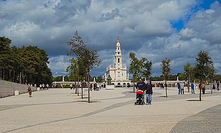 Panoramiczny widok na Bazylikę Matki Bożej Różańcowej w Fatimie