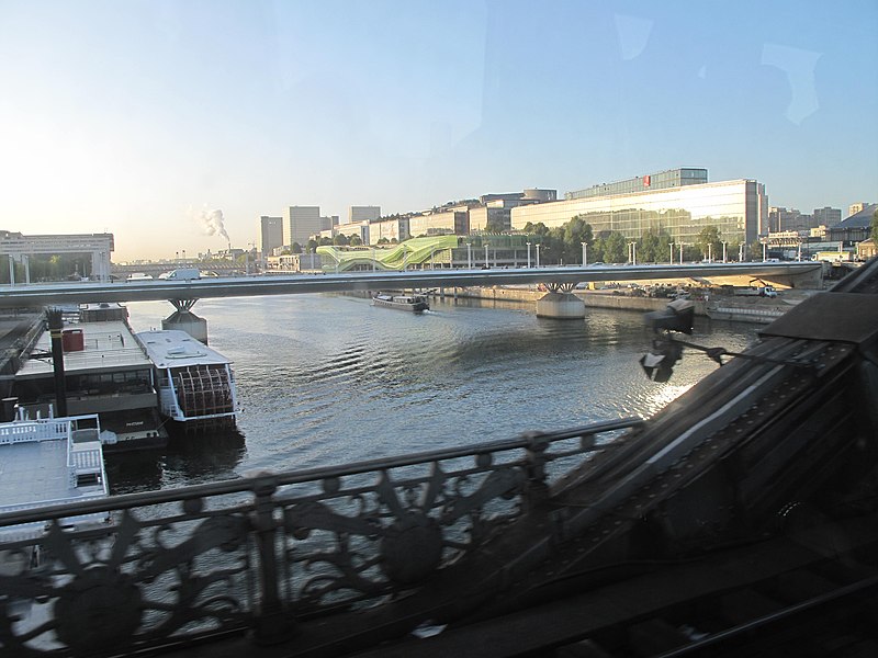 File:Seine river from the viaduc d'Austerlitz.jpg