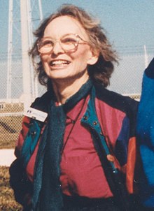 1995 жылы бірінші ханым-ғарышкер-тағылымдамашының жеті мүшесі - GPN-2002-000196-CAGLEcrop.jpg