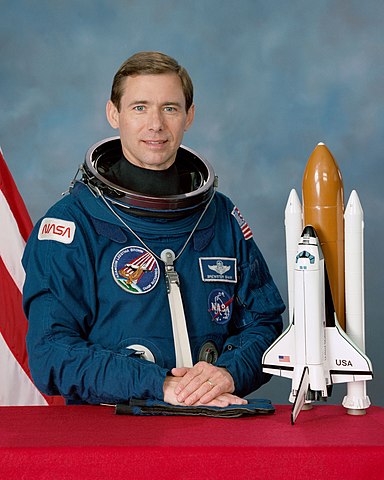 Astronaut Brewster Shaw, NASA photo (1989)Source: Wikipedia (www.jsc.nasa.gov unavailable May 2019) 384px-Shaw-b.jpg