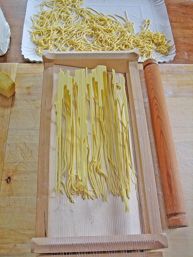 Italian Pasta Chitarra with Rolling Pin