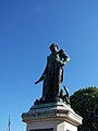 Statue de l'Amiral Duperré trônant sur le Vieux-Port de La Rochelle