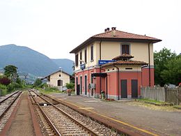 Vente Gare de Marasino sur les voies et gare de marchandises 20090712.jpg