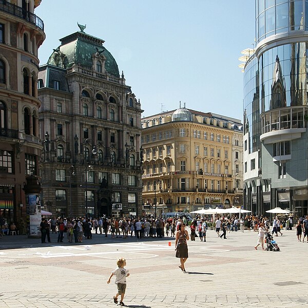 File:Stephansplatz Wien 5.jpg