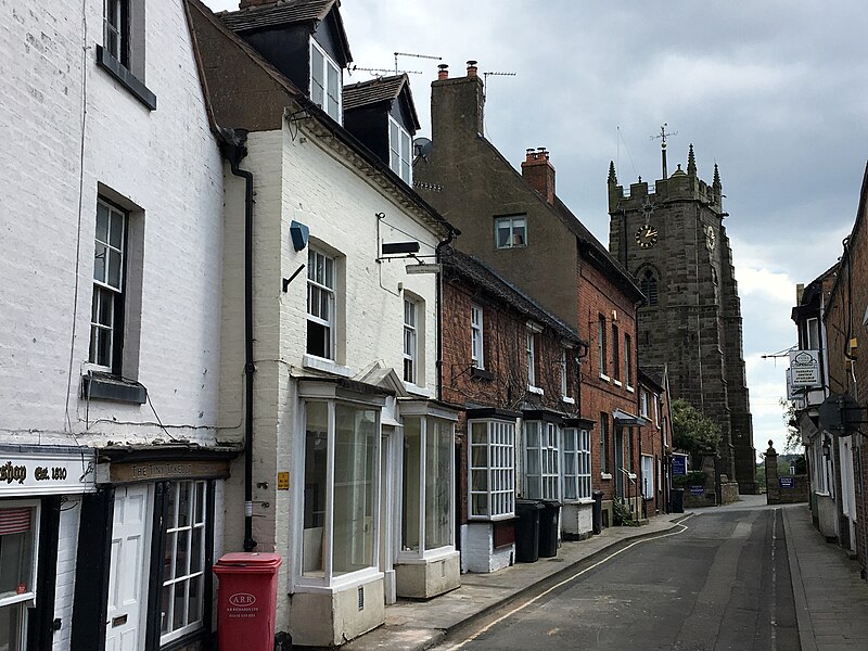 File:Street scene, Market Drayton - geograph.org.uk - 5377898.jpg