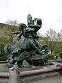 Stuhlmannbrunnen in Hamburg-Altona. Von E.H. in den Jahren 1951, 1975 und 1979 restauriert