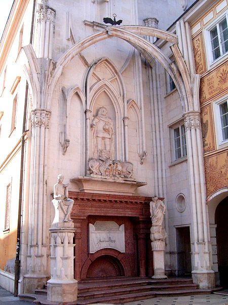 File:Szfvar mathias monument.jpg