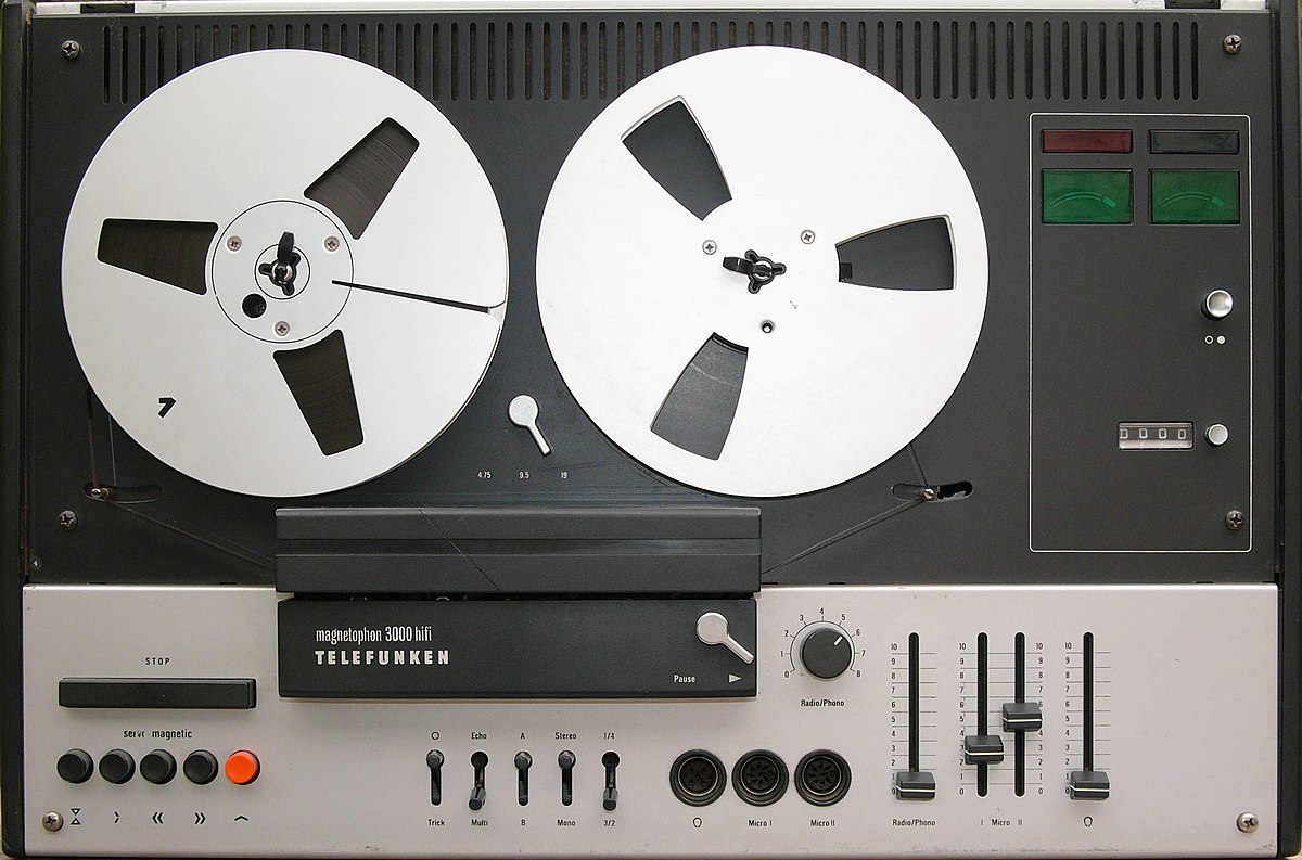 File:Telefunken tonband hg.jpg - Wikimedia Commons