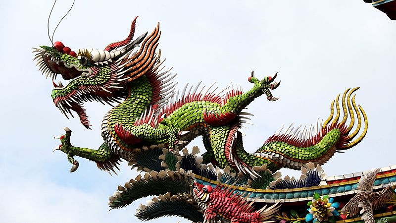 File:Temple rooftop dragon in Taiwan (1).jpg