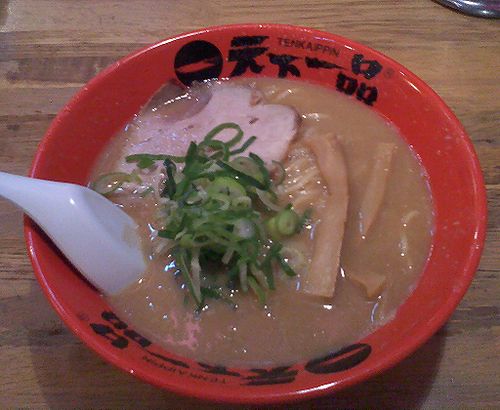  総本店のこってりラーメン Wikipediaより