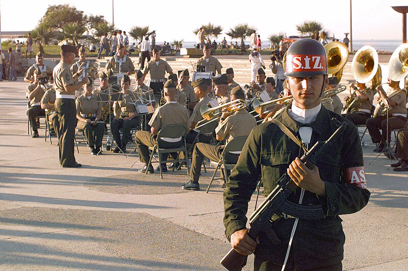 File:The 2d Marine Division Band performs in a park in Iskenderum, Turkey, while a Turkish Military Policeman stands his post during Exercise DYNAMIC MIX '98.jpg