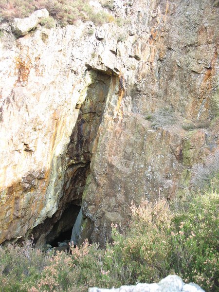 File:Top of the shaft accessed from the second level adit - geograph.org.uk - 275353.jpg