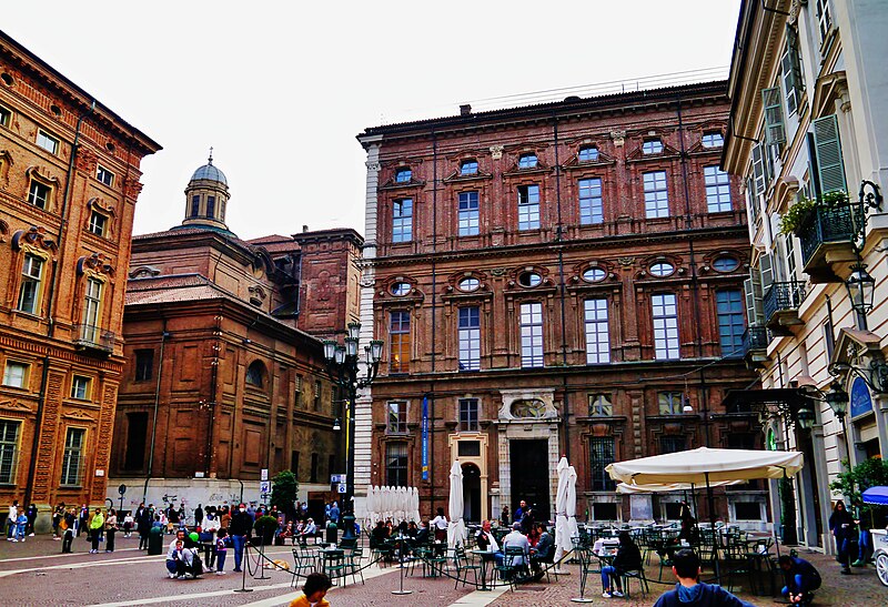 File:Torino Piazza Carignano.jpg