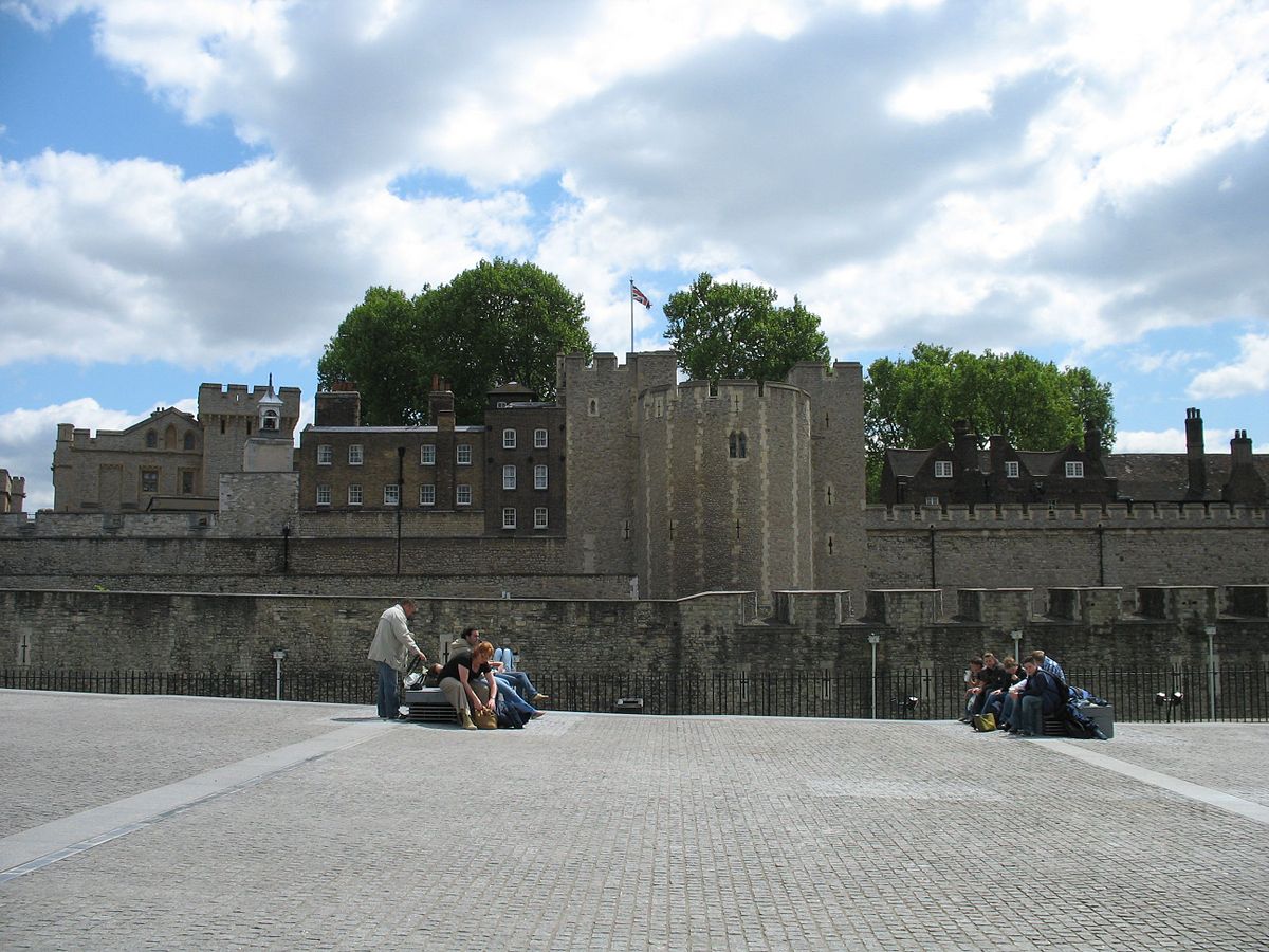 Tower hill. Тауэр Хилл. Тауэрский холм. Тауэр Хилл эшафот. Лондонский Тауэр Тауэр Хилл.