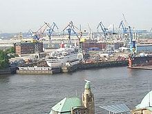 Die Werft Blohm + Voss mit dem Trockendock Elbe 17