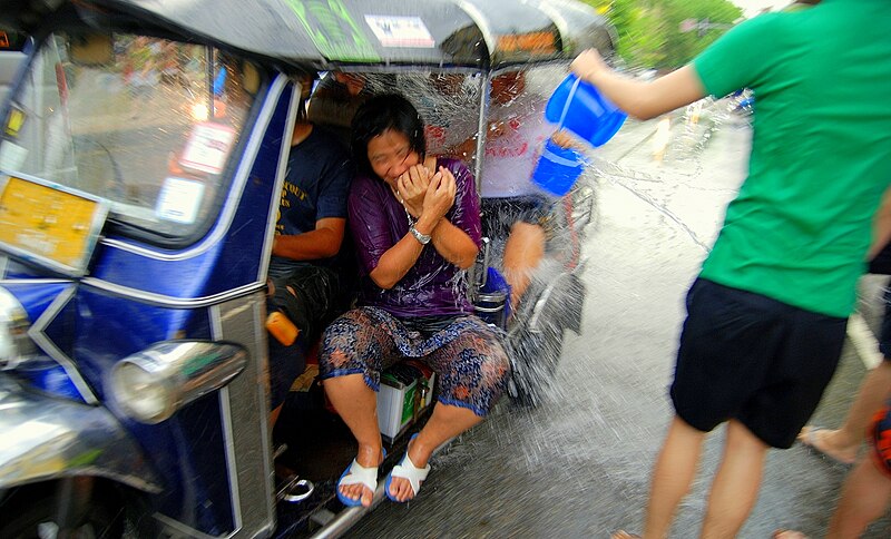 File:Tuktuk chiangmai songkran 05b.jpg