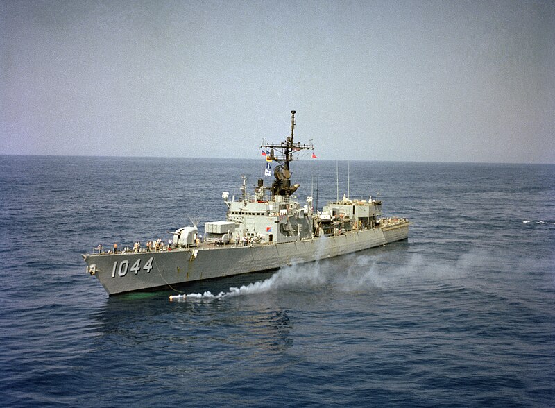File:USS Brumby (FF-1044) during DISTANT DRUM.jpg
