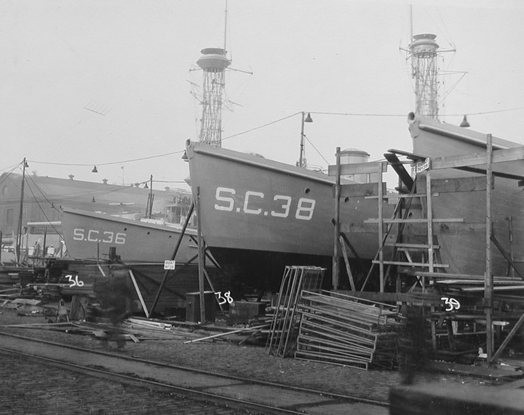 File:USS SC-36, USS SC-38, USS SC-39 under construction 27 November 1917.jpg