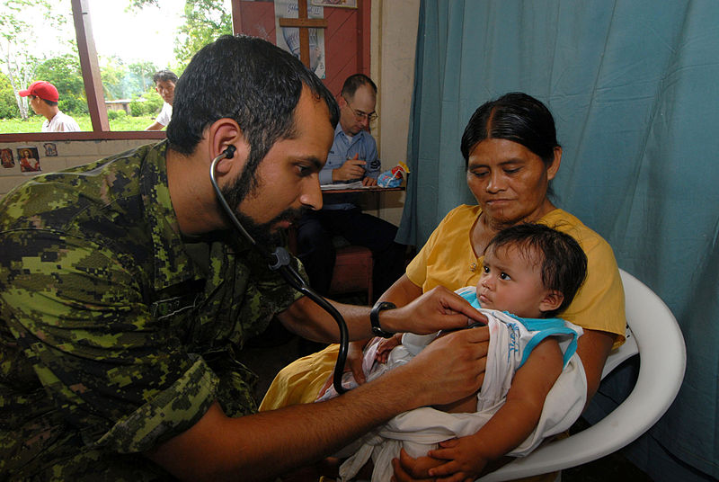 File:US Navy 070623-N-8704K-031 Canadian Army Lt. Syed Qadry, attached to the Military Sealift Command hospital ship USNS Comfort (T-AH 20), performs primary care for a child with his mother.jpg