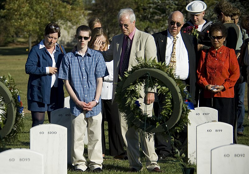 File:US Navy 071021-N-5319A-042 The family of Navy SEAL Lt. Michael Murphy visit the graves of service members killed by the same enemy forces as their son during a visit to Arlington National Cemetery.jpg