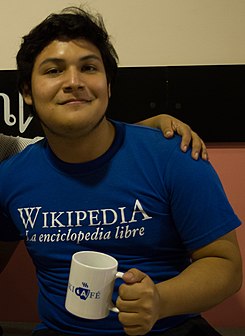 Usuario Edjoerv en WikiCafé Machala.jpg