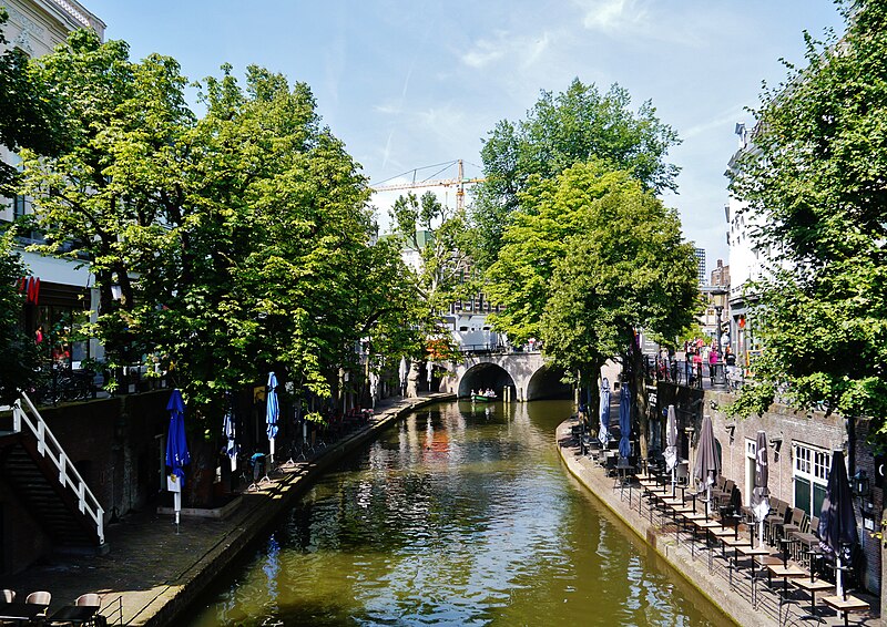 File:Utrecht Oude Gracht 19.jpg