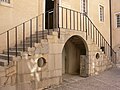 Vesoul - Ursulinen Kloster - Hof Treppe auf der Straße.jpg