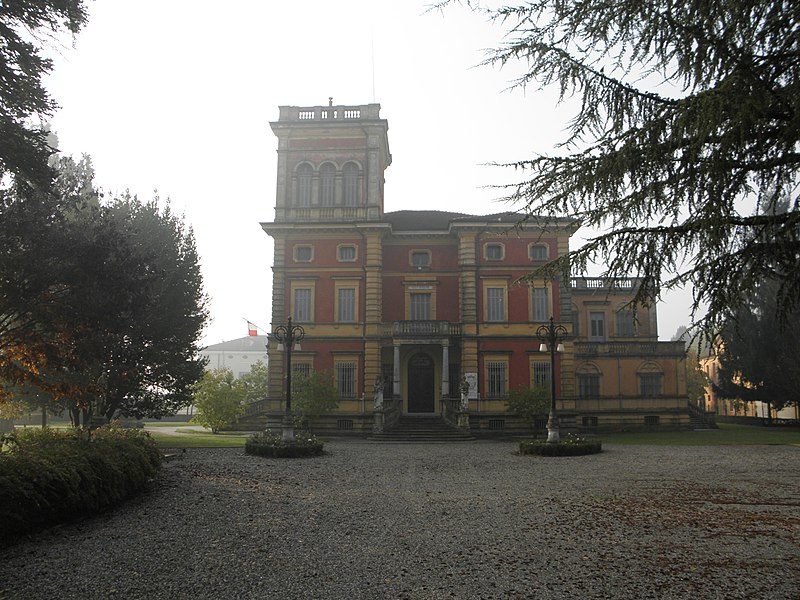 File:Villa Bisighini nella nebbia (Carbonara di Po).JPG