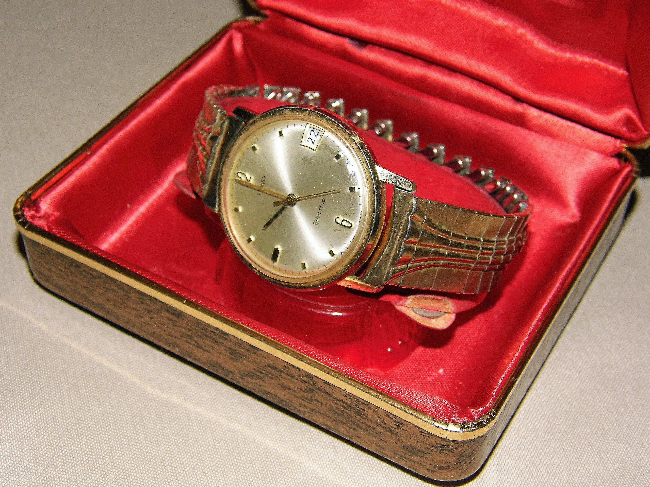 File:Vintage Timex Electric Watch, Model 67, Made in West Germany  (8663522689).jpg - Wikimedia Commons