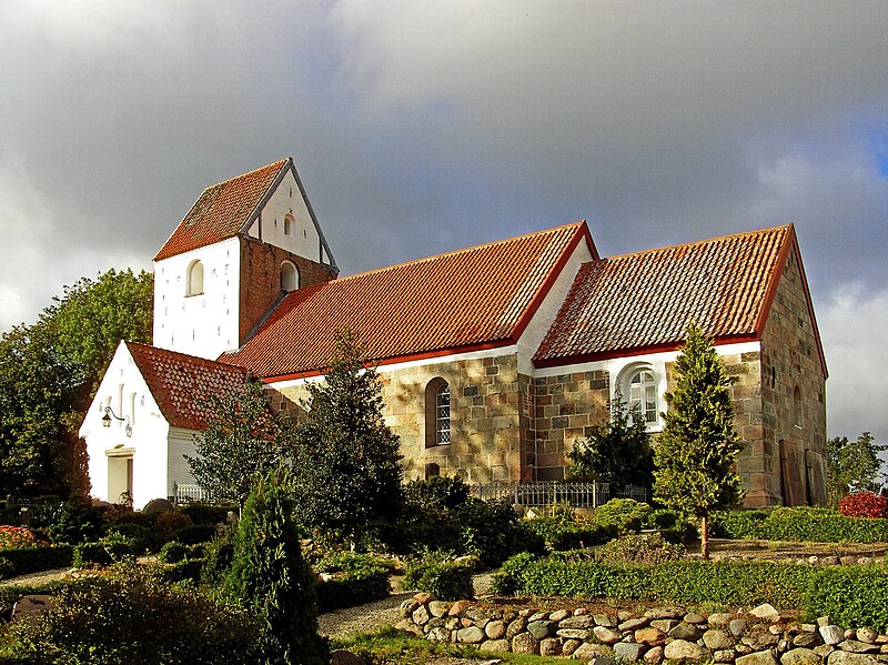File:Vive kirke (Mariagerfjord).JPG
