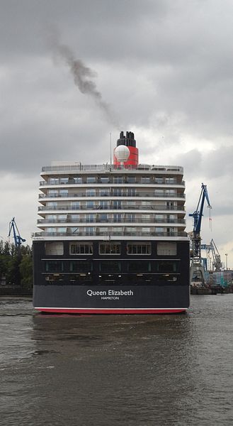 File:With death slow ahead against water flooding the ship comes closer to Elbe 17 dry dock.jpg