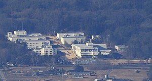 戸倉山から望む養命酒製造の駒ヶ根工場の全景（2019年1月19日撮影）