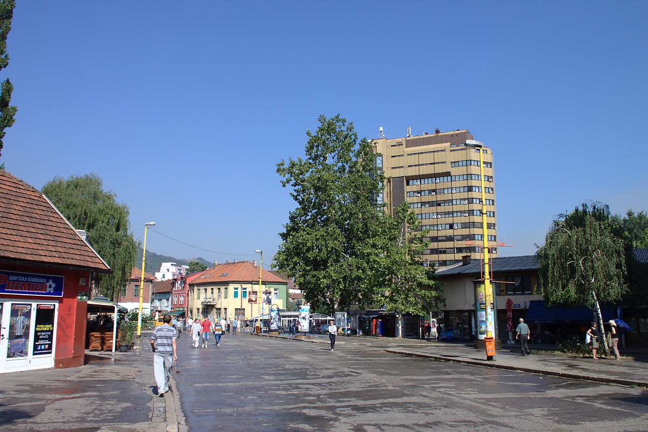 File:Zenica, pěší zóna.jpg - Wikimedia Commons