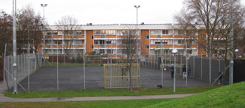 File:Zlatan court, Malmö 2.jpg