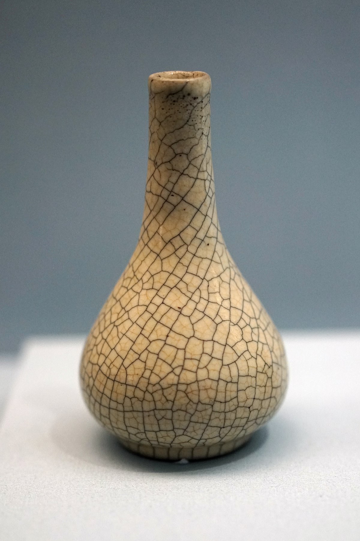 File:哥窑灰青釉胆式瓶08908.jpg - Wikimedia Commons