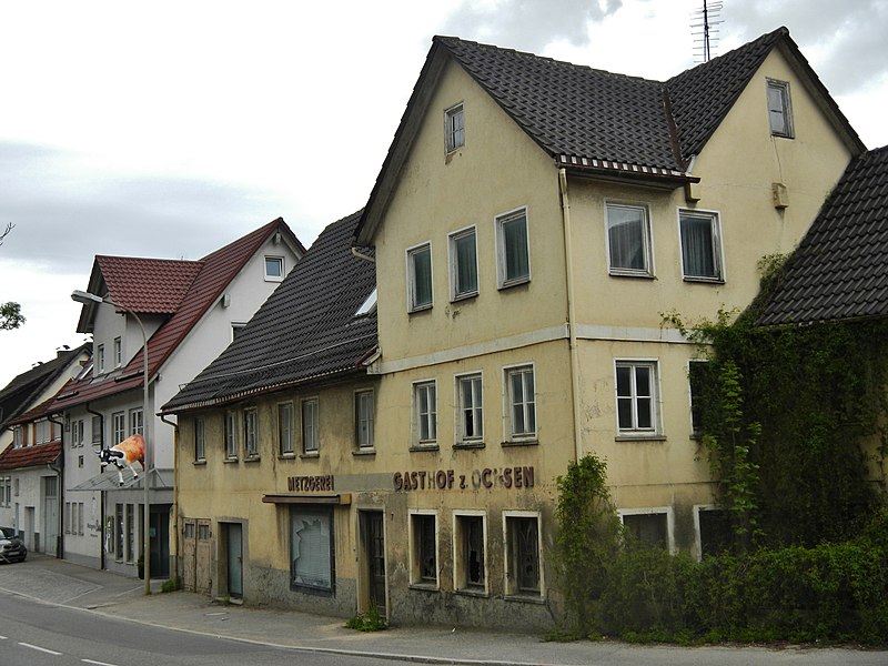 File:"Metzgerei Gasthof zum Ochsen" in Oberlenningen - panoramio.jpg