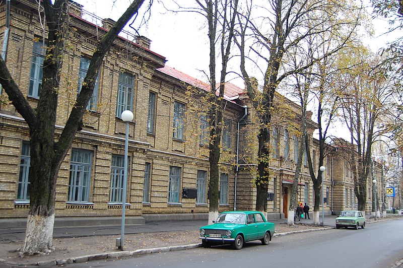 File:Фасад першого навчального корпусу Полтавського державного педагогічного університету.jpg