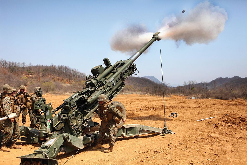 M777A2 12-го полка 3-й дмп на стрельбах в Паджу, Республика Корея. 2013 год.