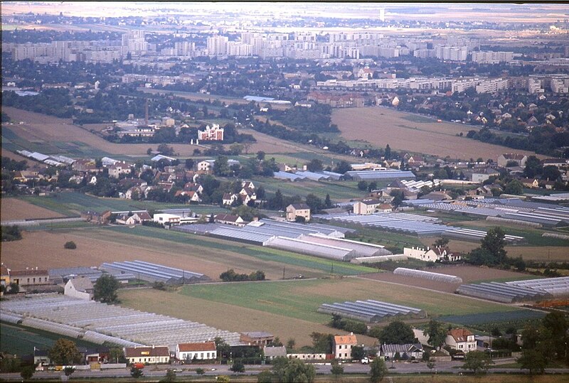 File:179L11270888 Blick vom Donauturm, Blick Richtung Donaufelderstrasse, Gärtnereien, im Hintergrund Wohnhausanlagen Großfeldsiedlung.jpg